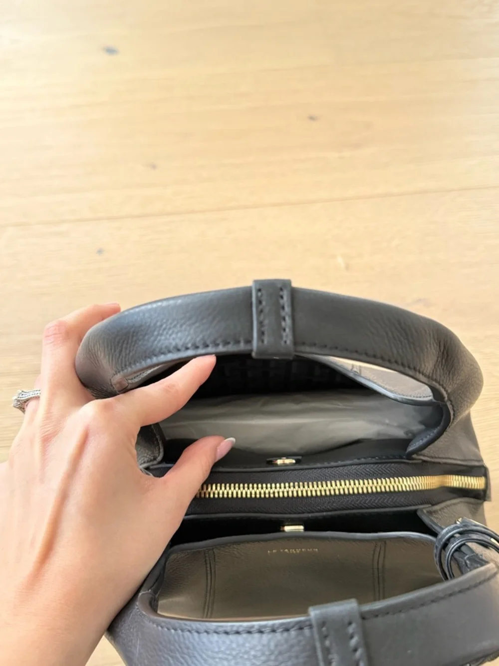 Juliette small handbag in grained leather - Picture 6 of 6